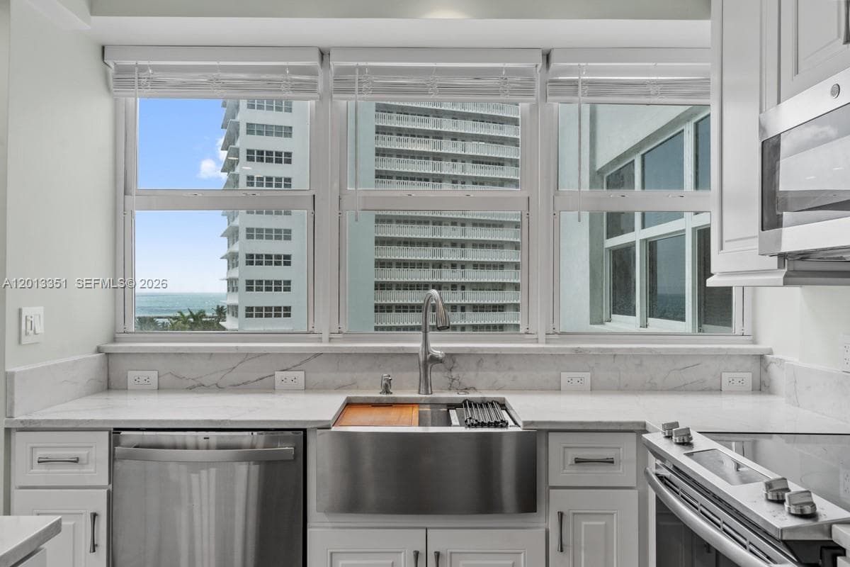 1920 Ocean Dr 701 photo 23