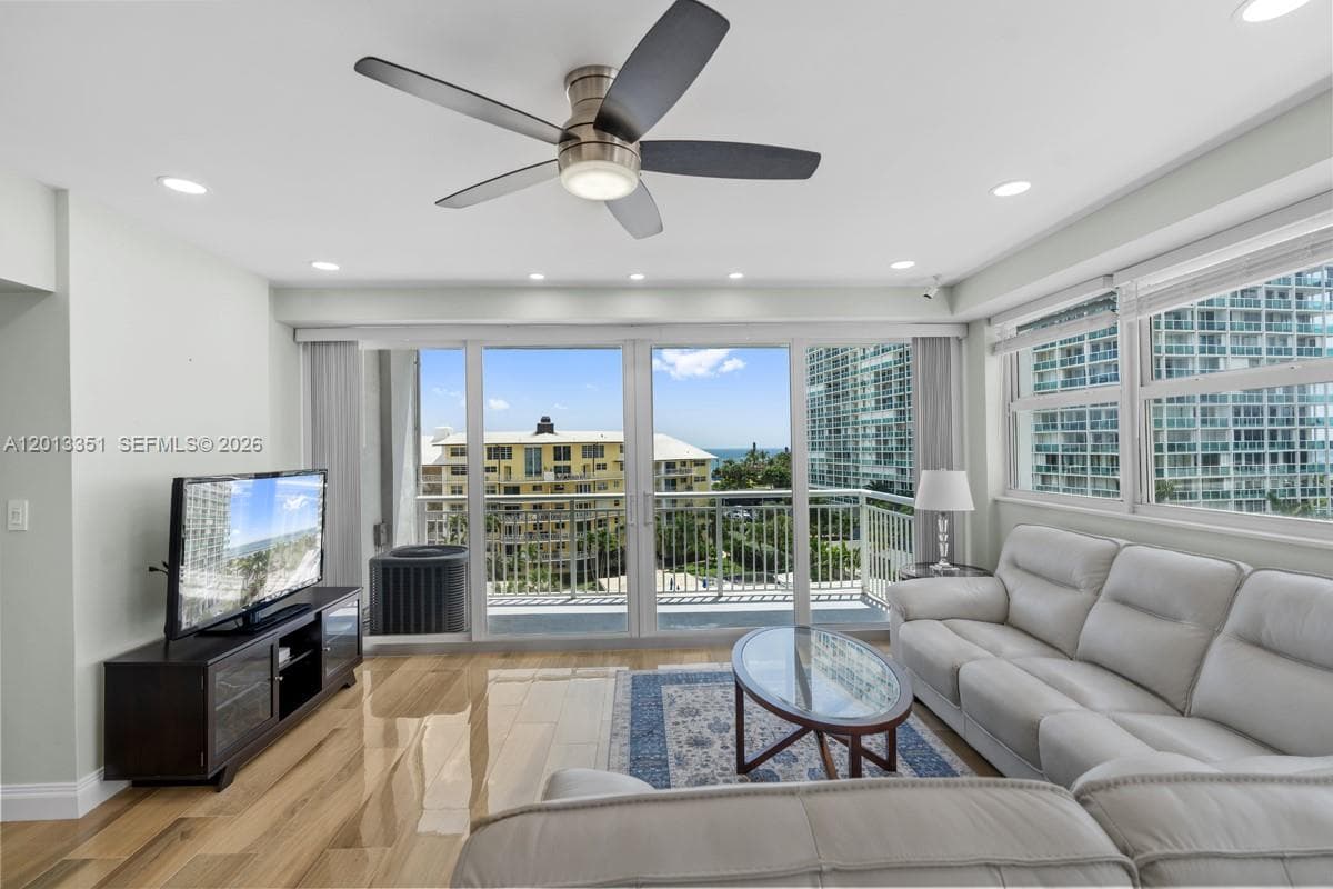 1920 Ocean Dr 701 photo 2