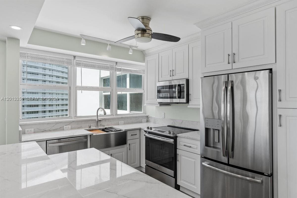 1920 Ocean Dr 701 photo 22