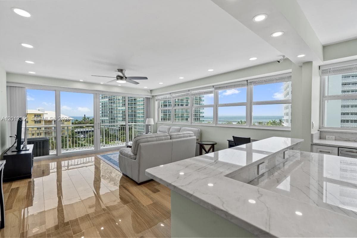 1920 Ocean Dr 701 photo 3