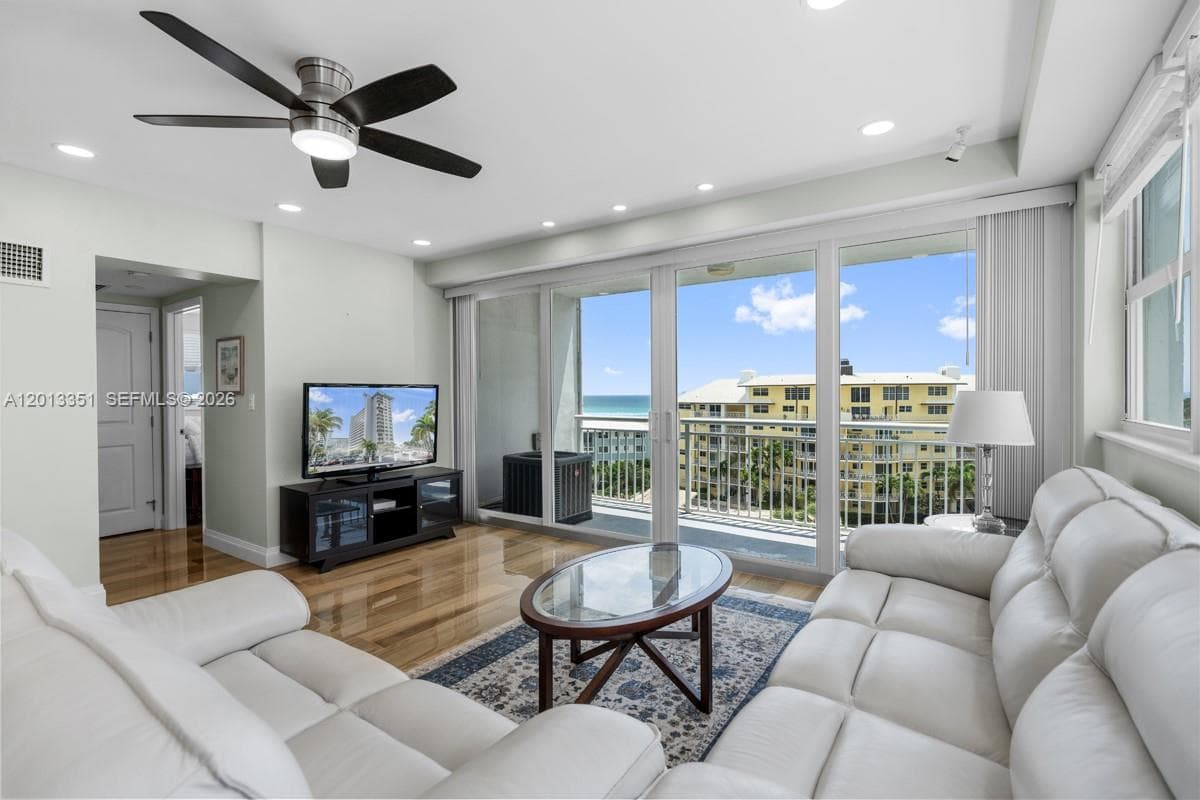 1920 Ocean Dr 701 photo 1