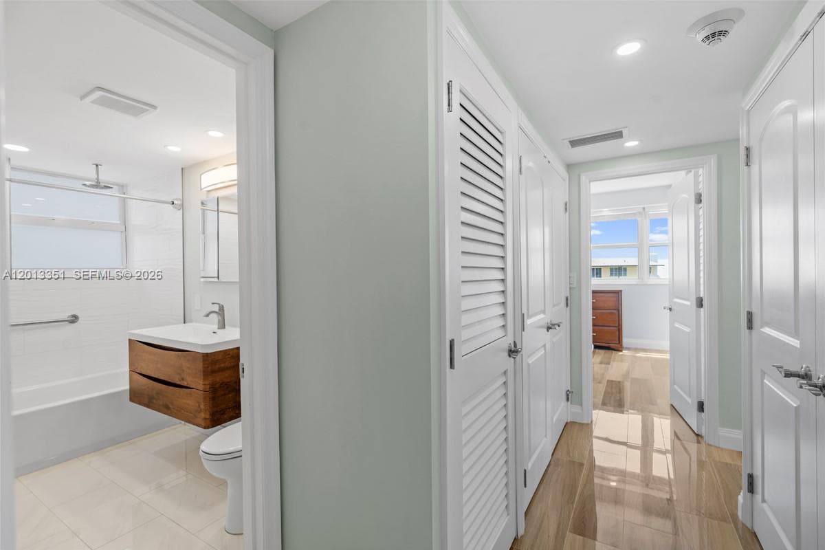 1920 Ocean Dr 701 photo 18