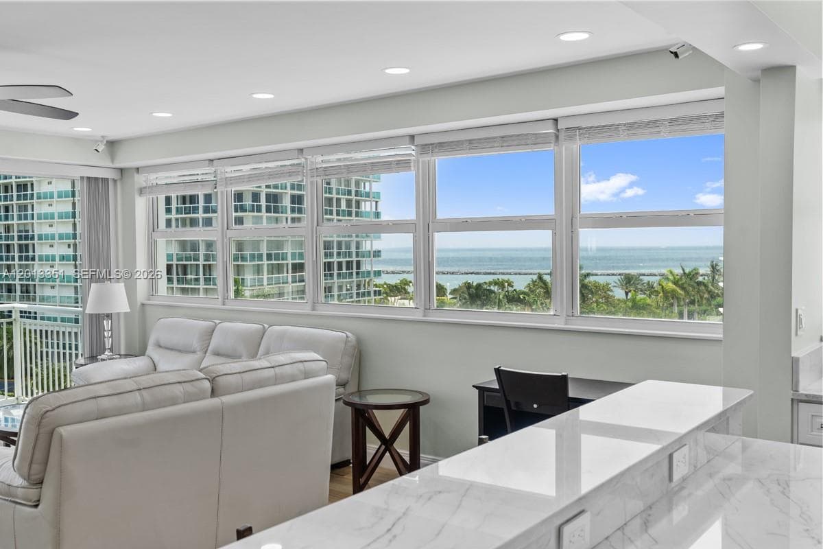 1920 Ocean Dr 701 photo 4