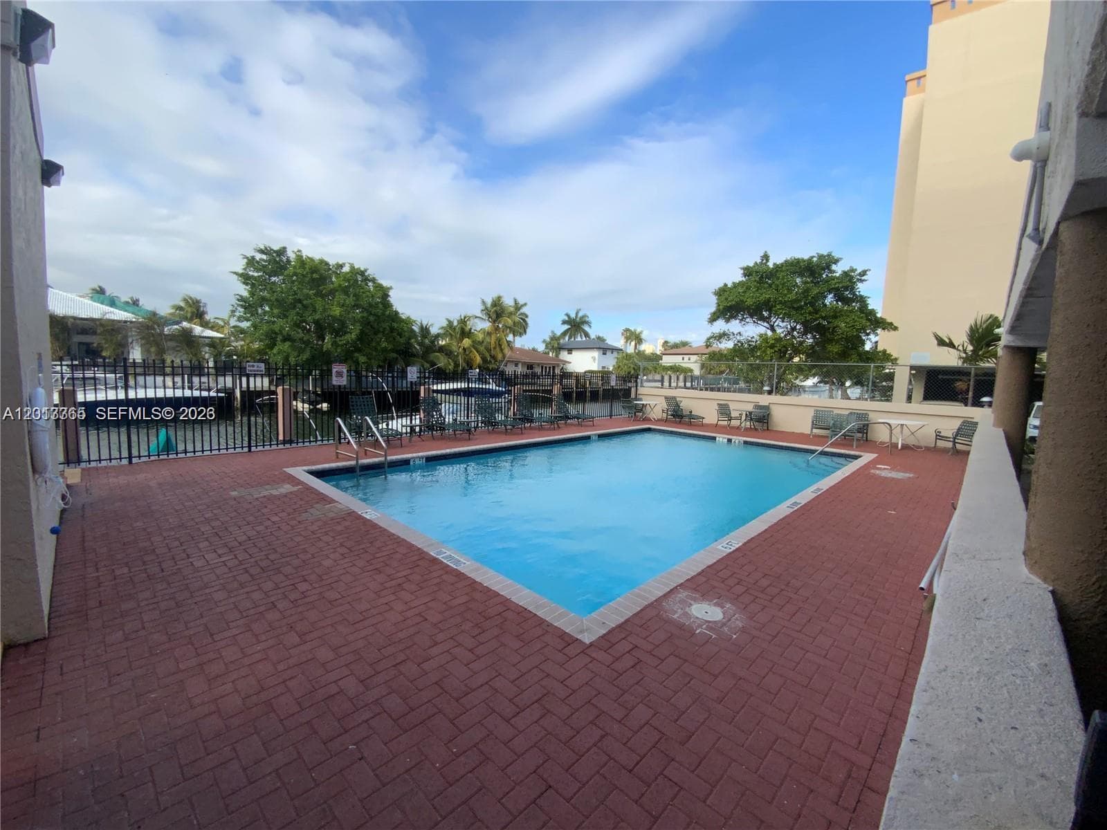 2903 Miami Beach Blvd 905 photo 2