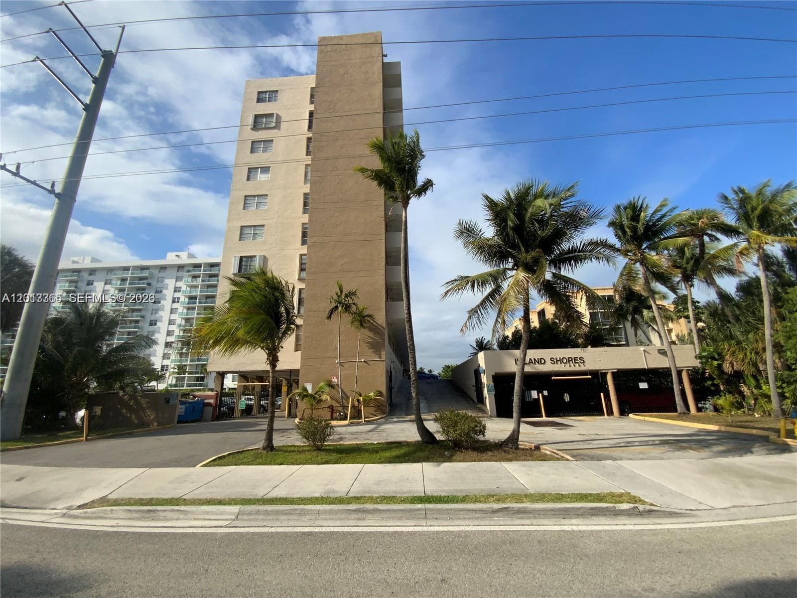 2903 Miami Beach Blvd 905 photo 1