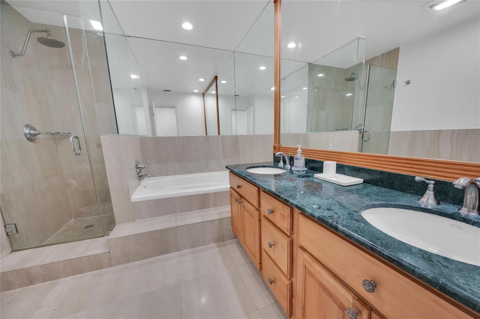 314 Poinciana Drive 806 photo 17