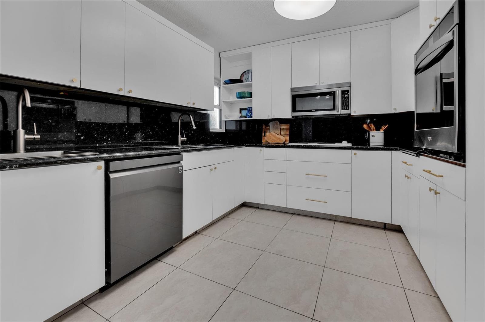 314 Poinciana Drive 806 photo 3