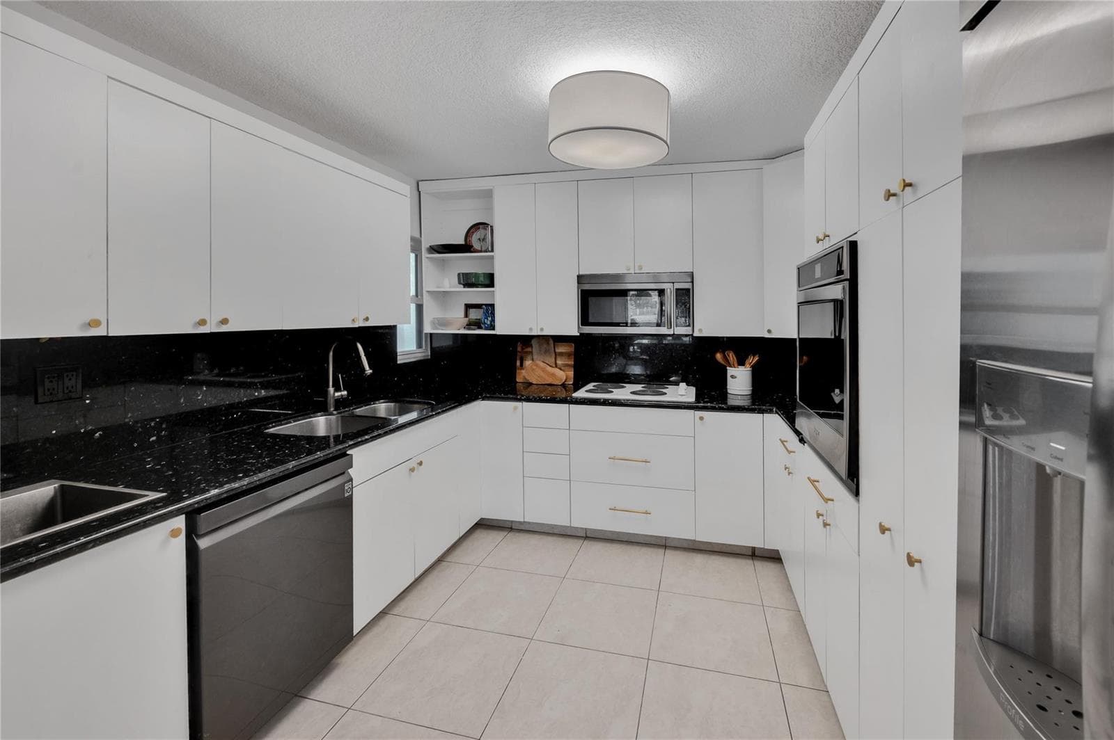 314 Poinciana Drive 806 photo 4
