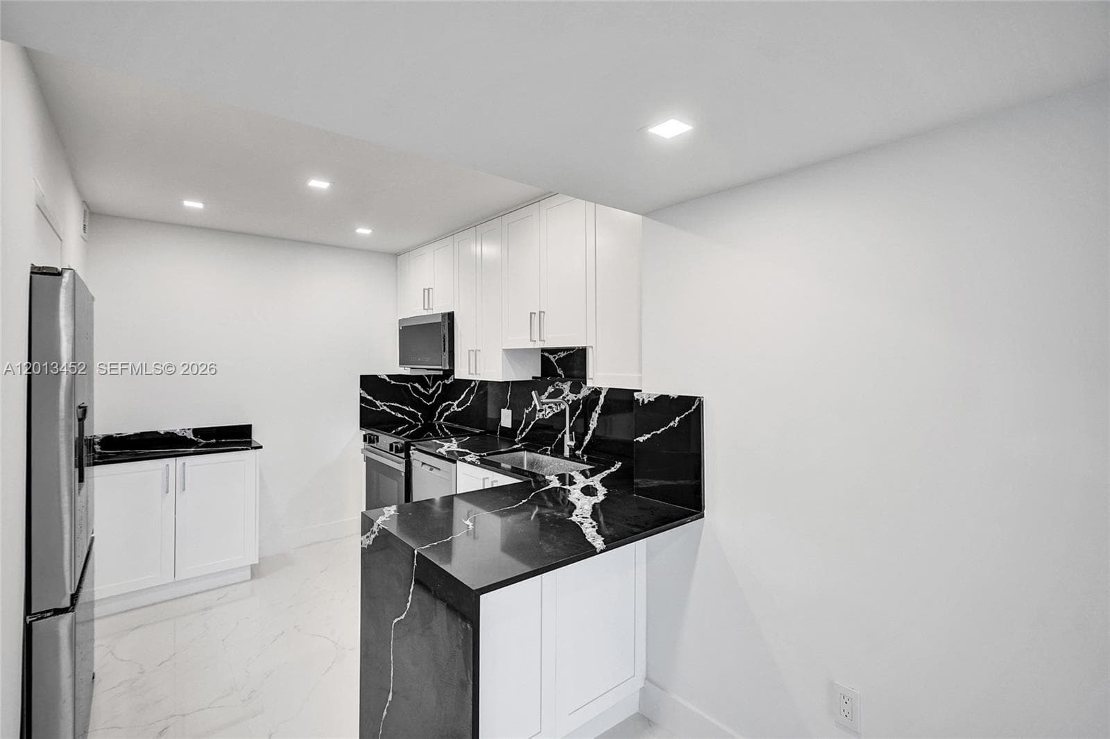 3625 Country Club Dr 2310 photo 8