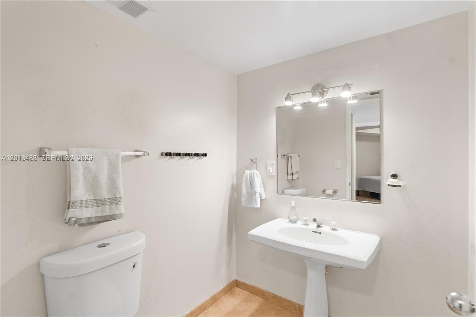 3600 Mystic Pointe Dr 1616 photo 20