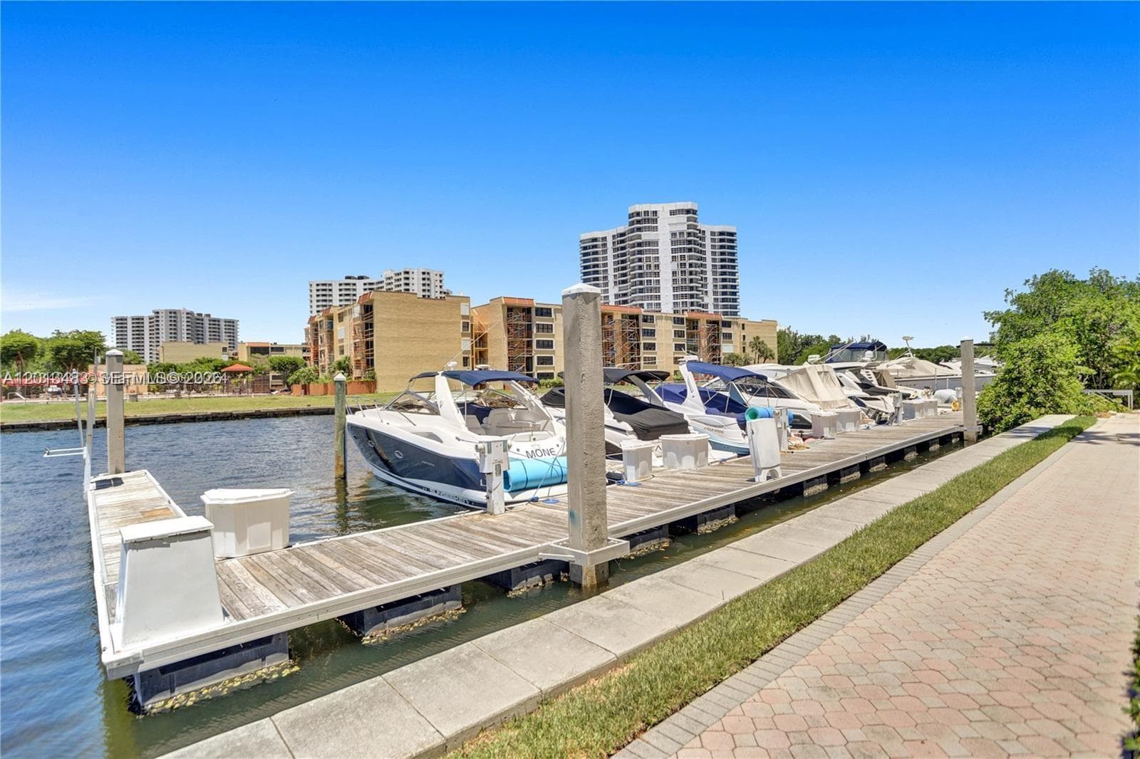 3600 Mystic Pointe Dr 1616 photo 24