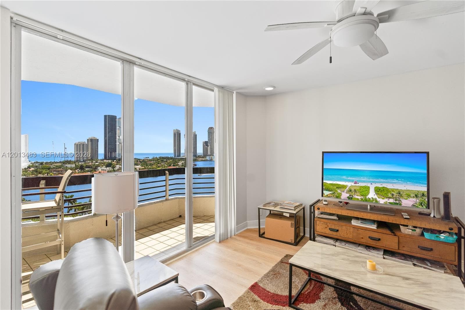 3600 Mystic Pointe Dr 1616 photo 4
