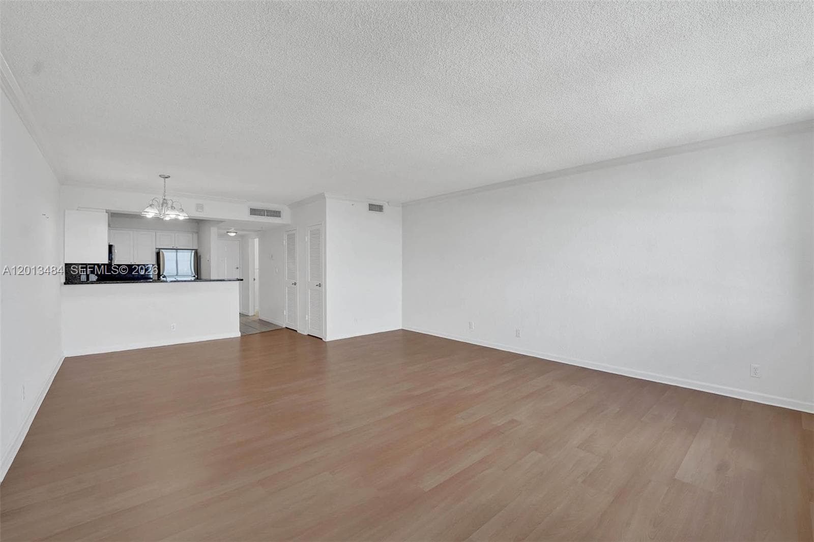 2501 Ocean Dr 1027 photo 2