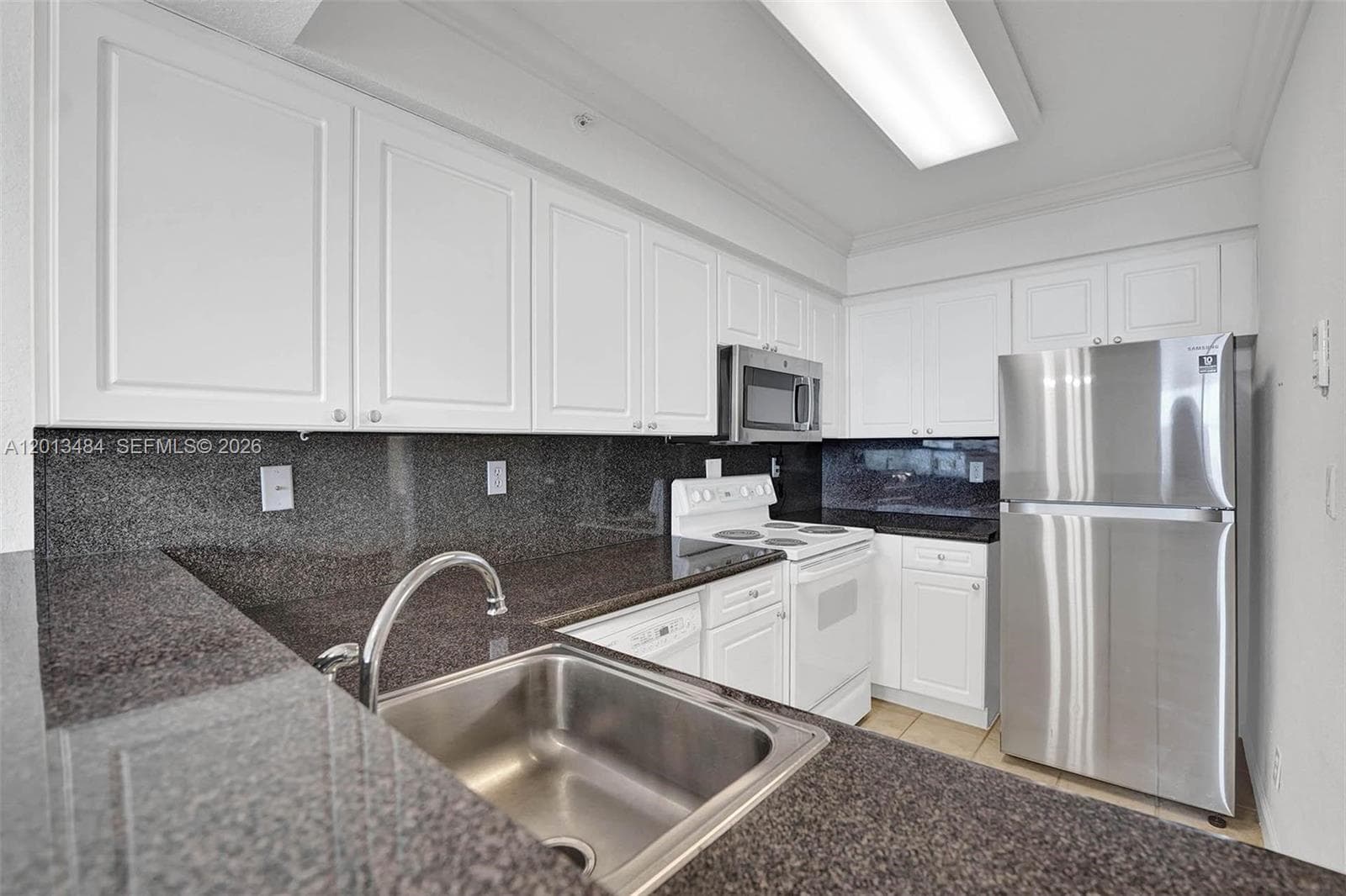 2501 Ocean Dr 1027 photo 5