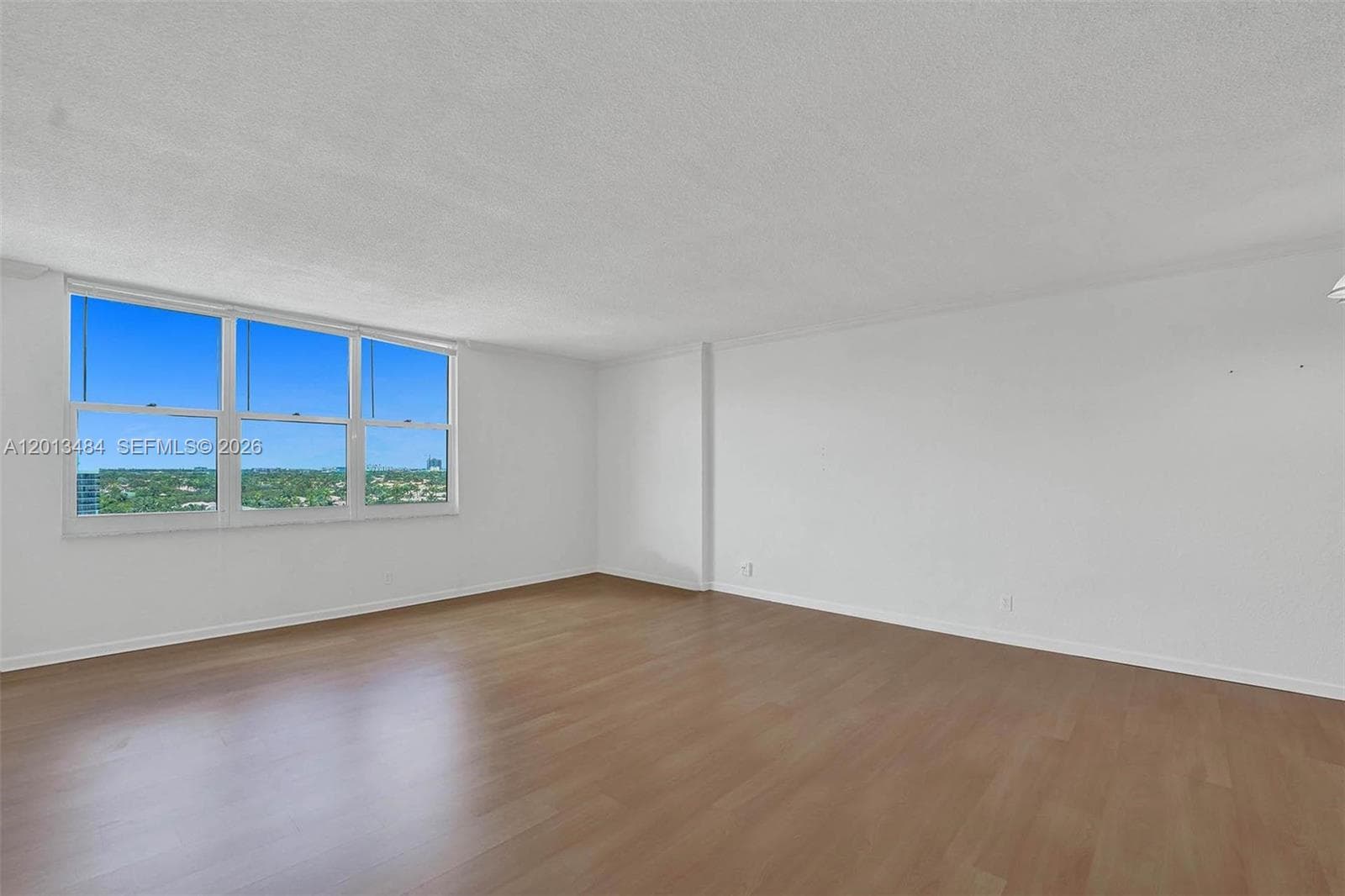 2501 Ocean Dr 1027 photo 4