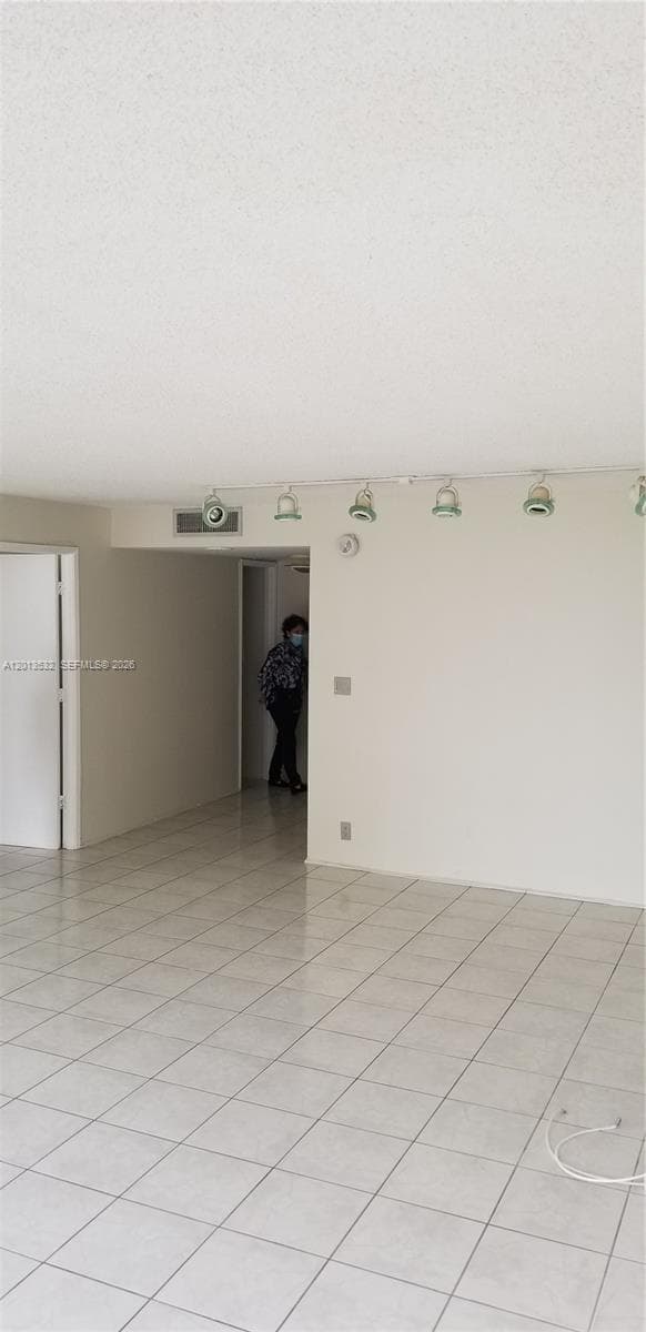 1901 Brickell Ave B906 photo 3
