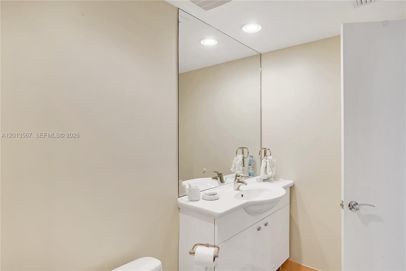 1850 Ocean Dr 1410 photo 23