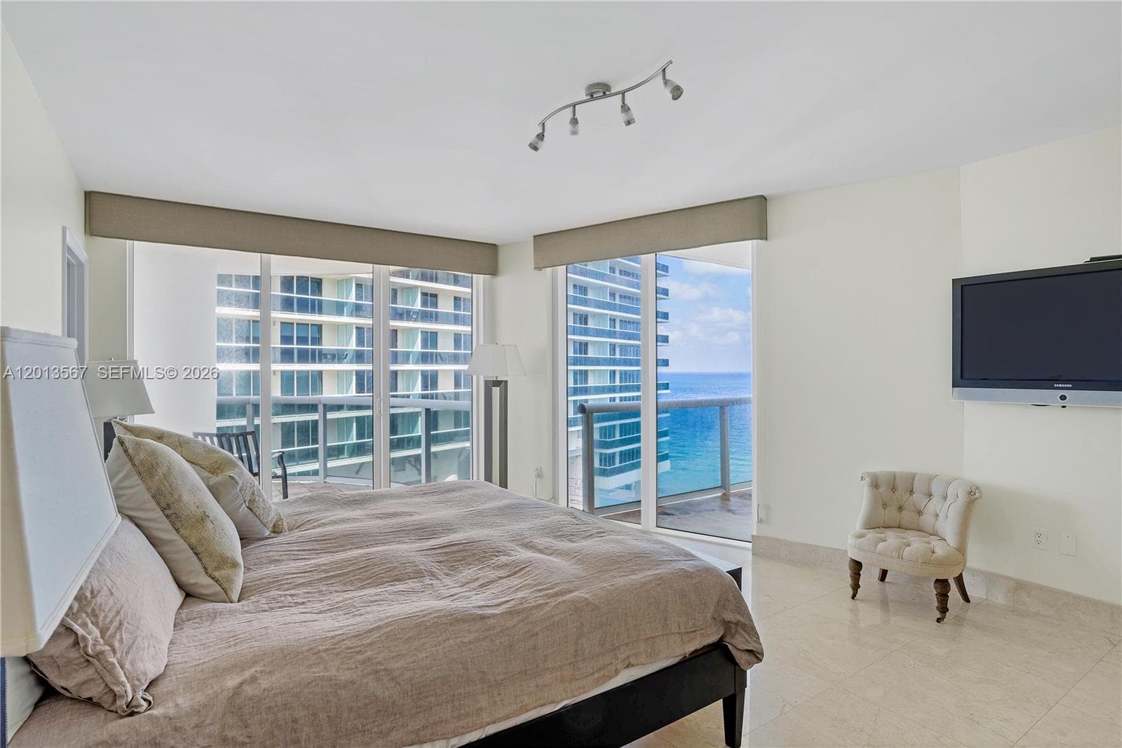 1850 Ocean Dr 1410 photo 17