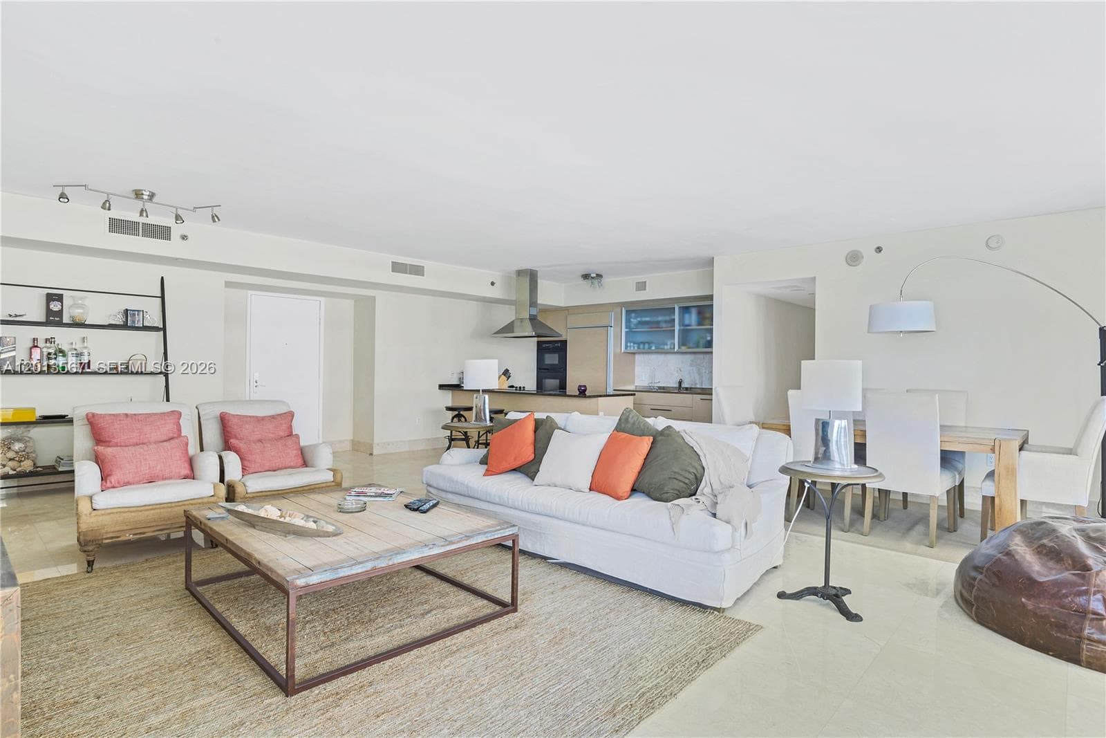 1850 Ocean Dr 1410 photo 3