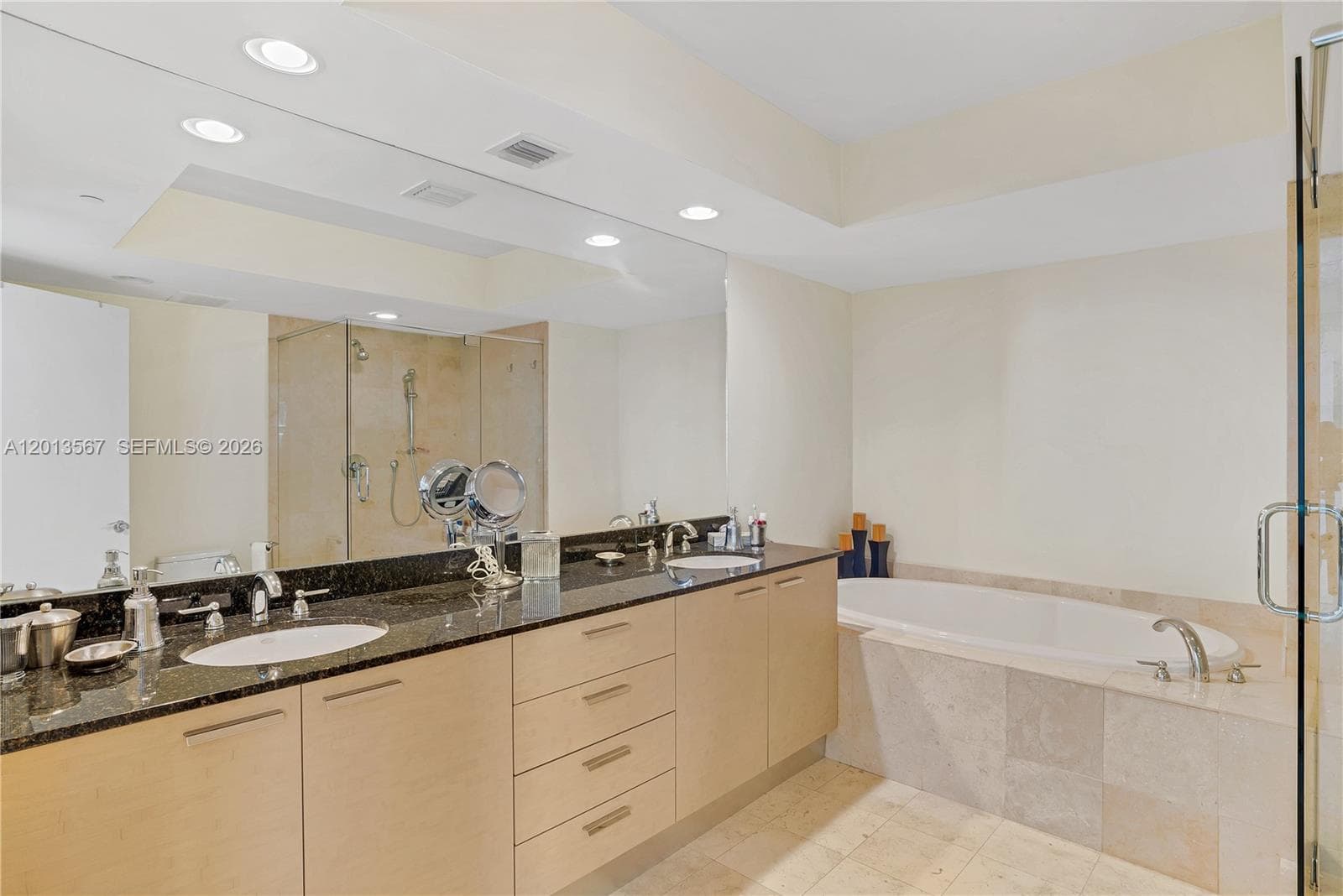 1850 Ocean Dr 1410 photo 20