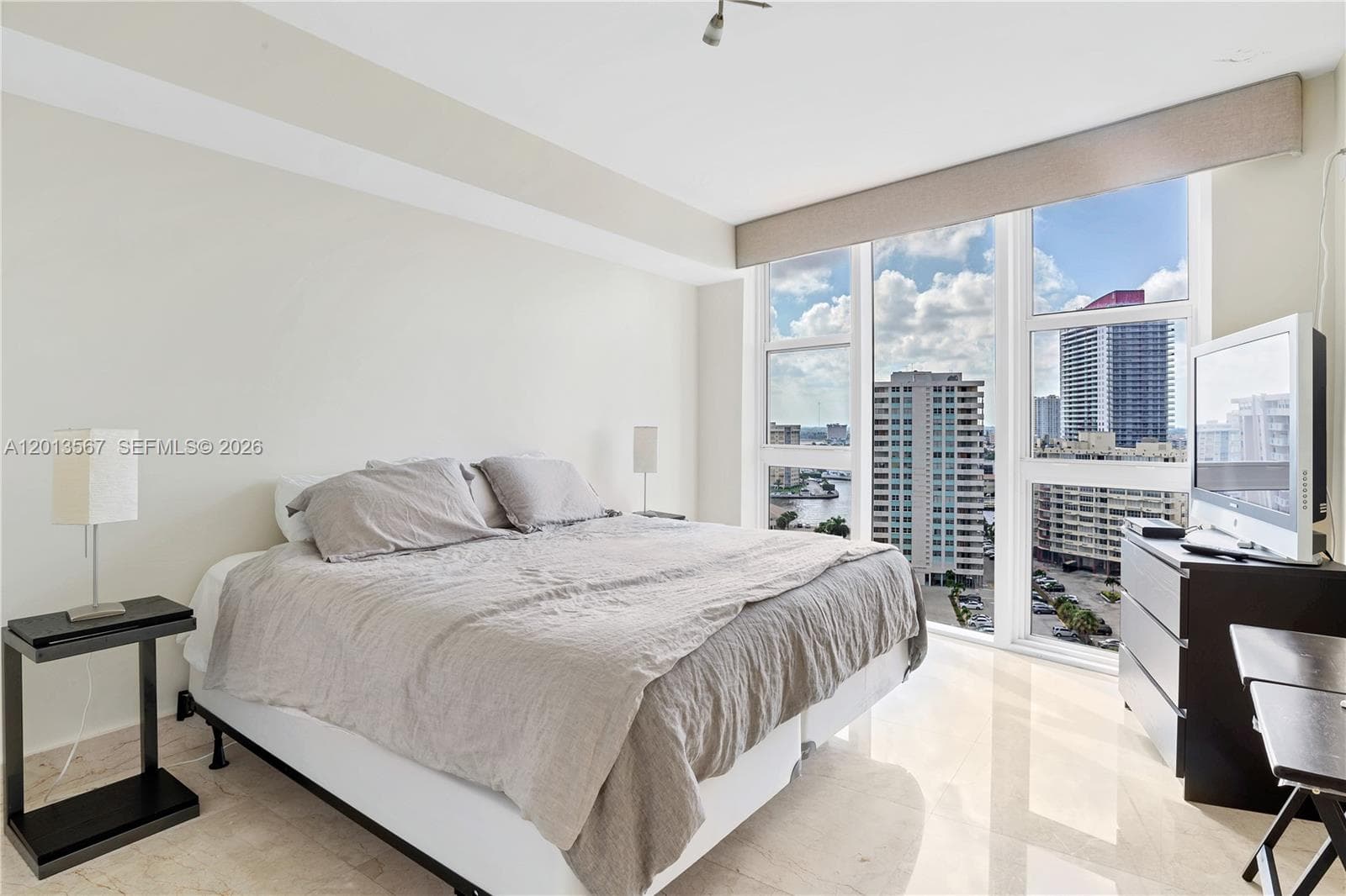 1850 Ocean Dr 1410 photo 24