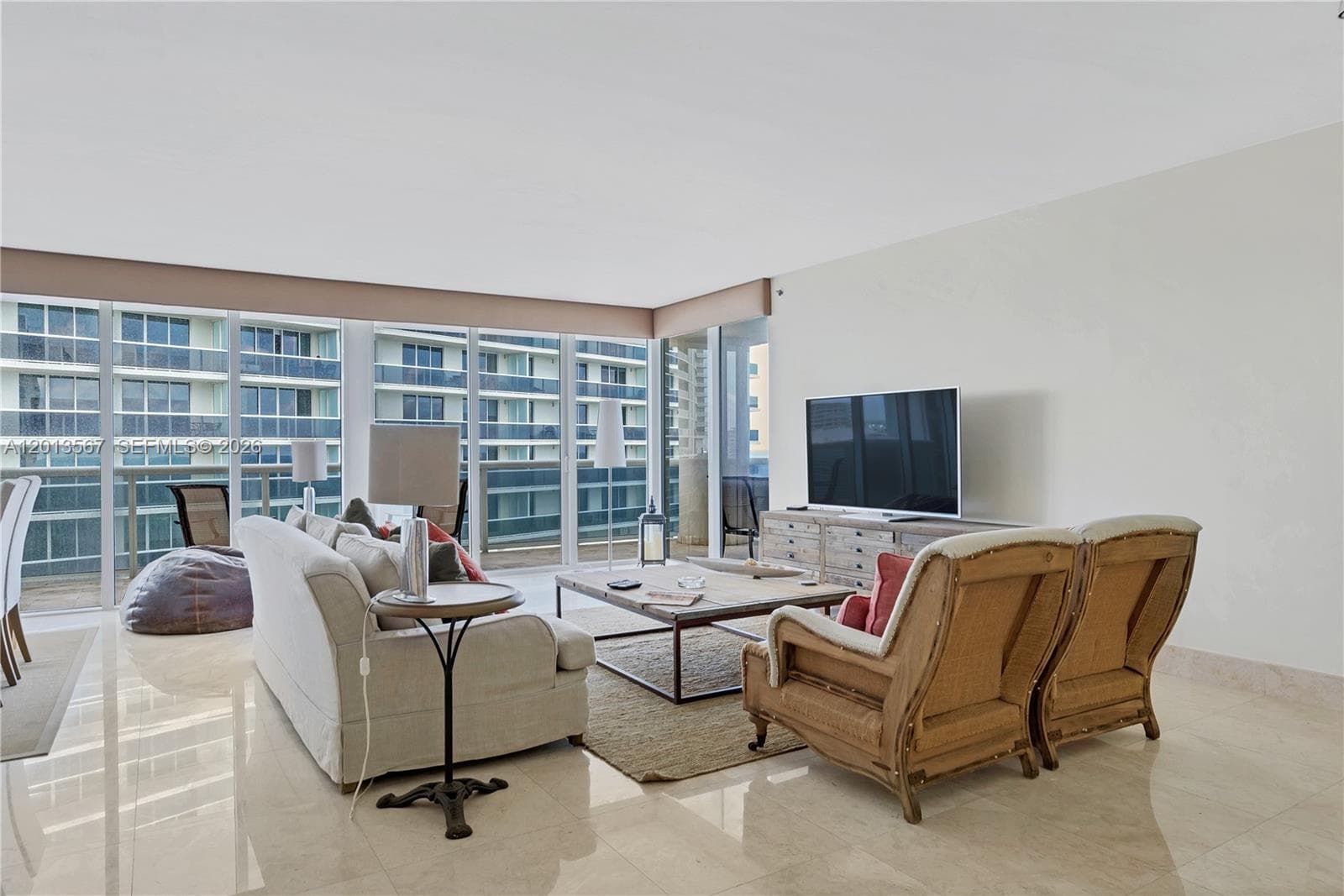 1850 Ocean Dr 1410 photo 4
