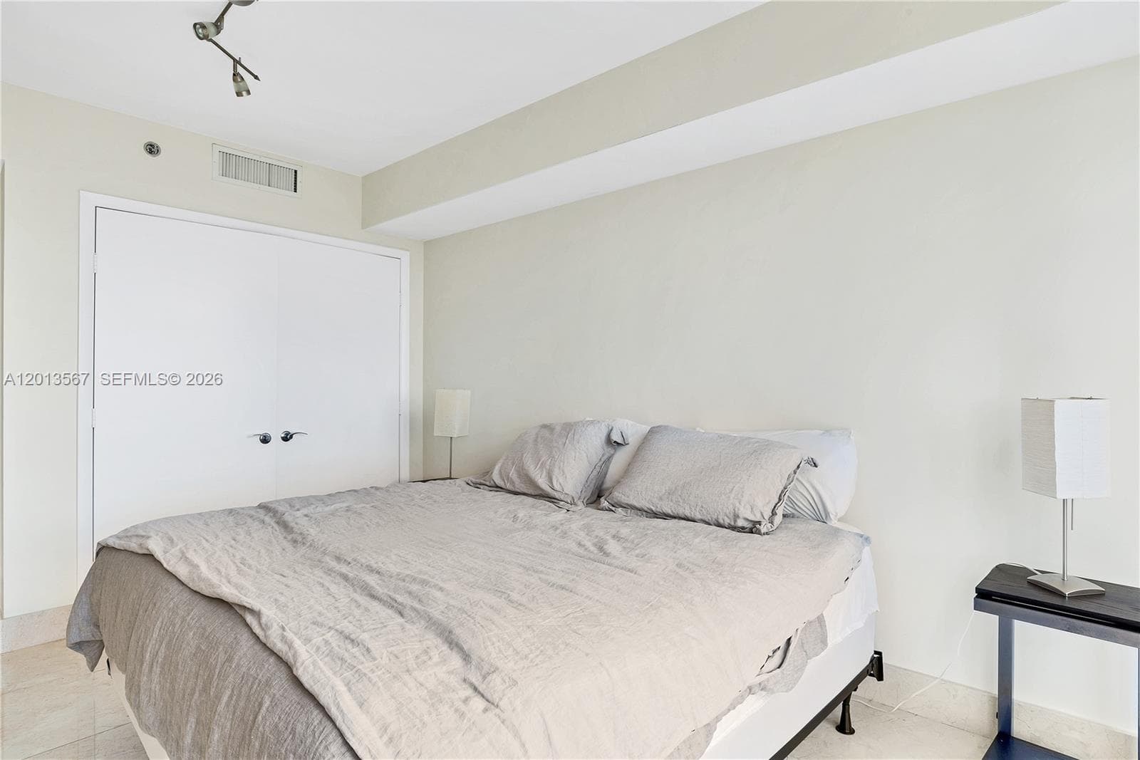 1850 Ocean Dr 1410 photo 25