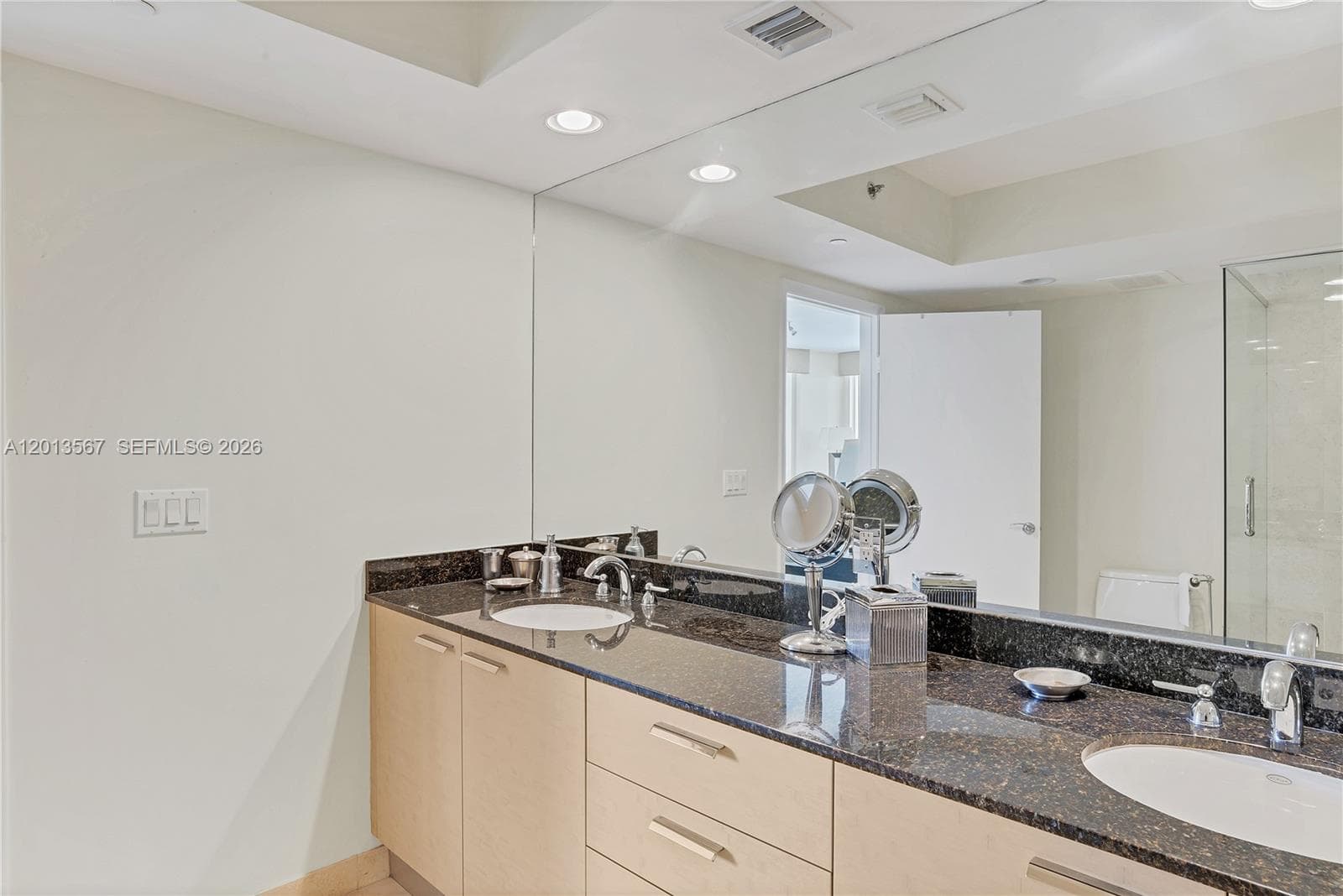 1850 Ocean Dr 1410 photo 21