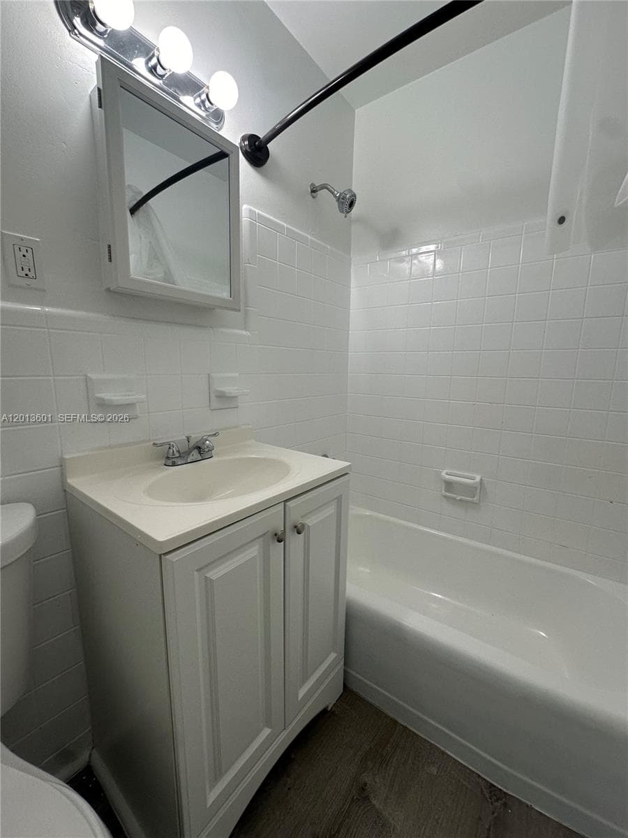 4246 Seagrape Dr 1 photo 16