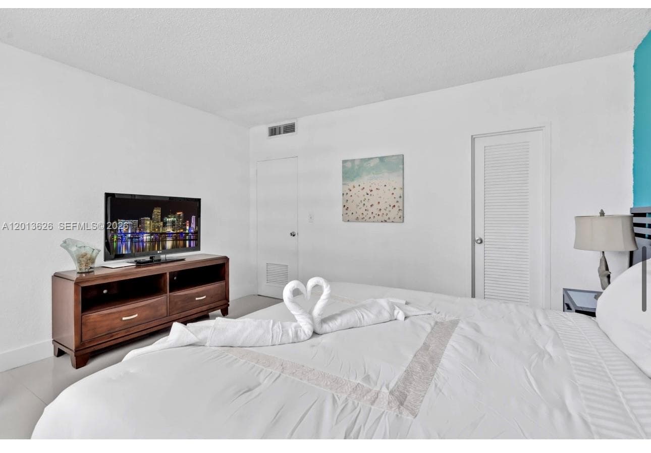 4001 Ocean Dr 7B photo 12