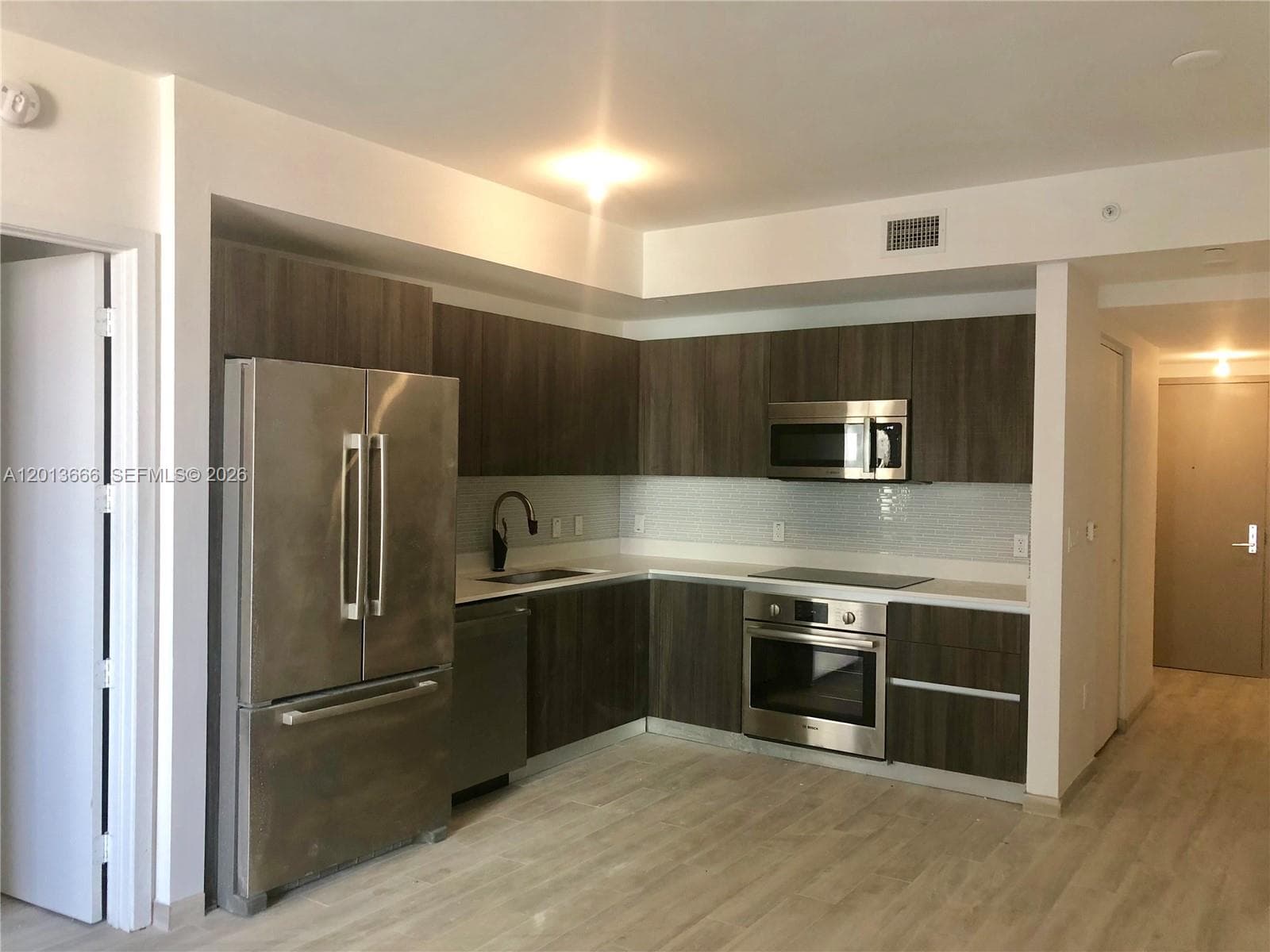 488 18th St 2203 photo 5