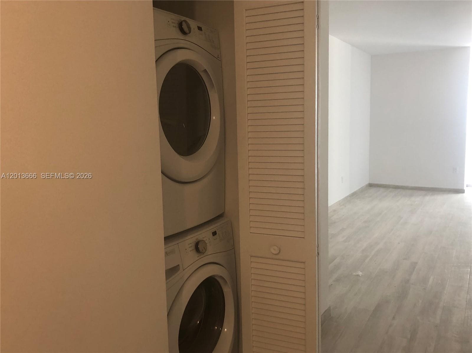 488 18th St 2203 photo 11