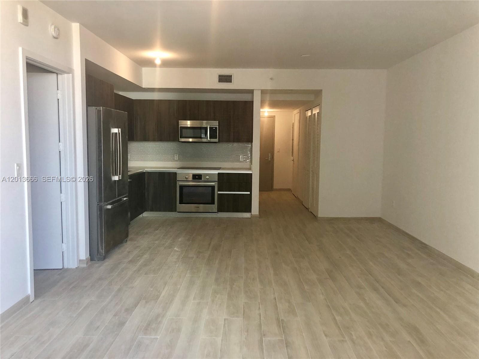 488 18th St 2203 photo 4