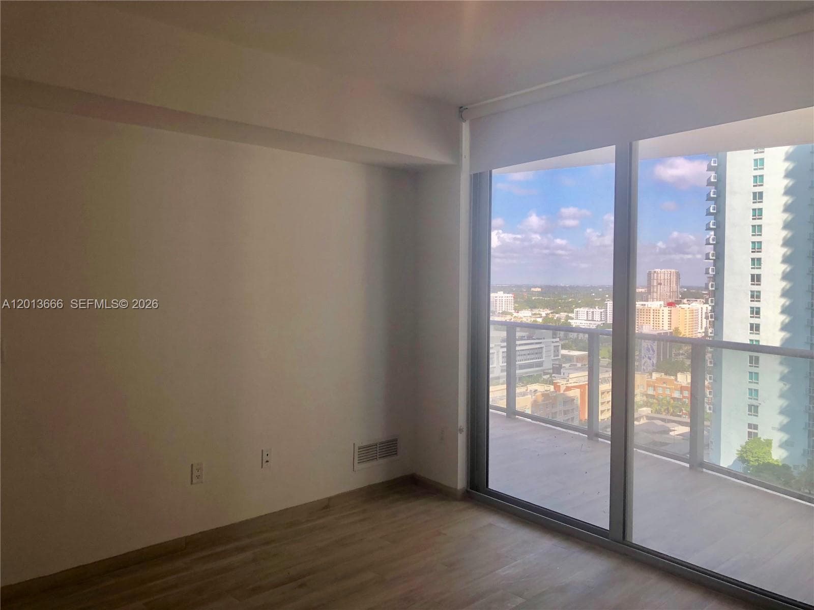 488 18th St 2203 photo 8
