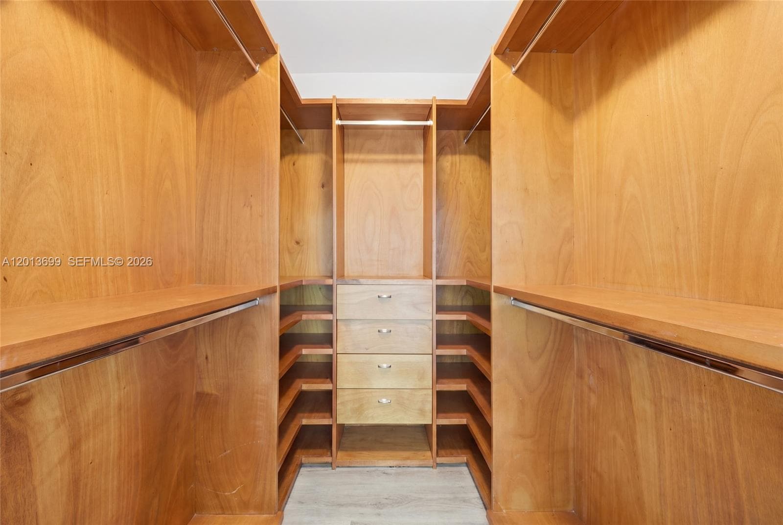601 36th St 2707 photo 23