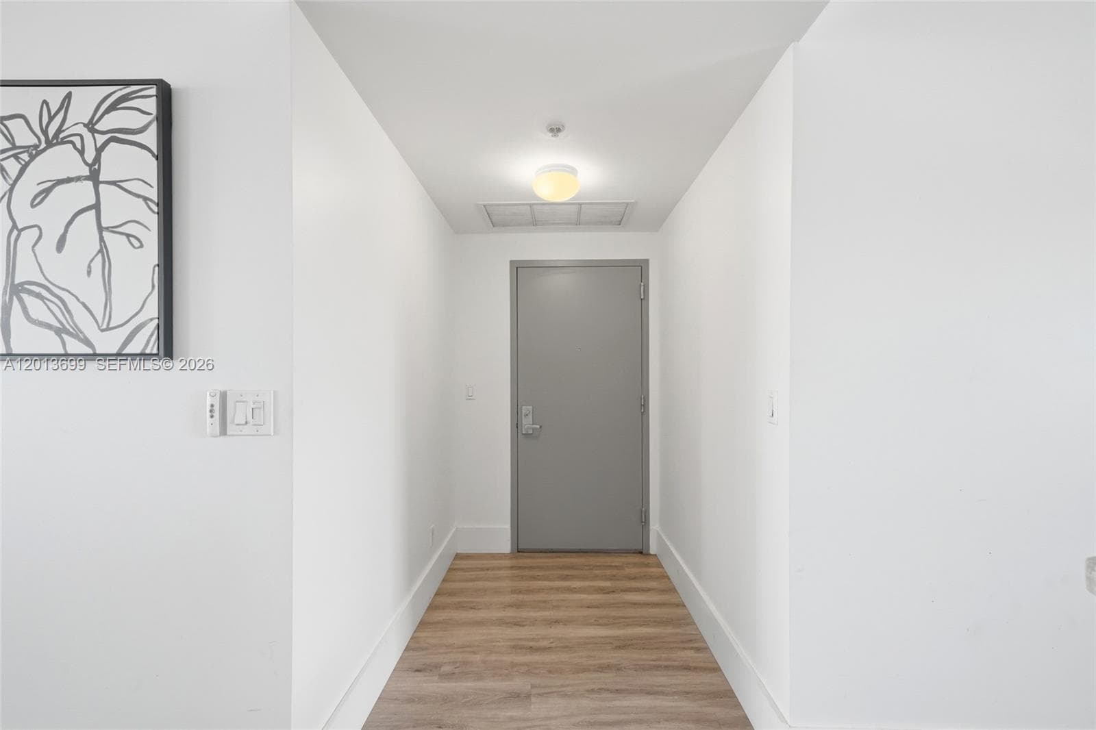 601 36th St 2707 photo 2