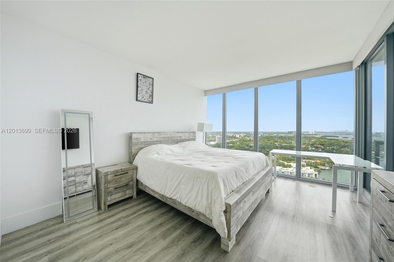 601 36th St 2707 photo 13