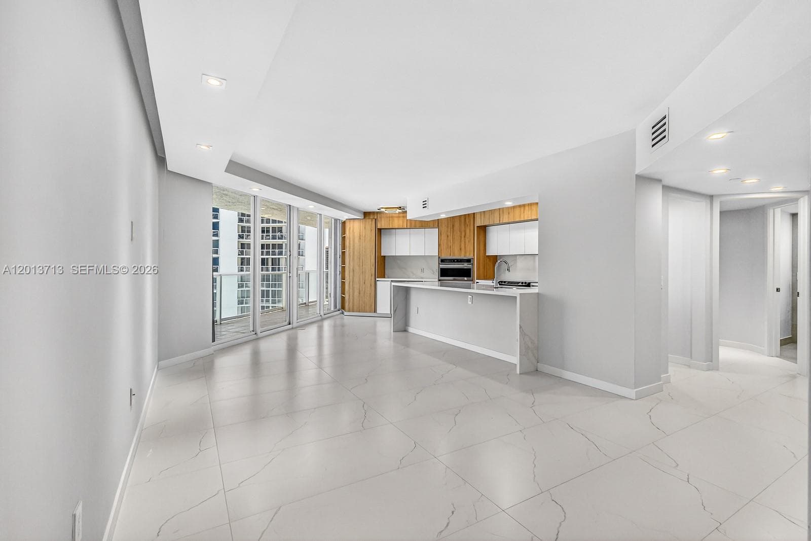 16445 Collins Ave 922 photo 9