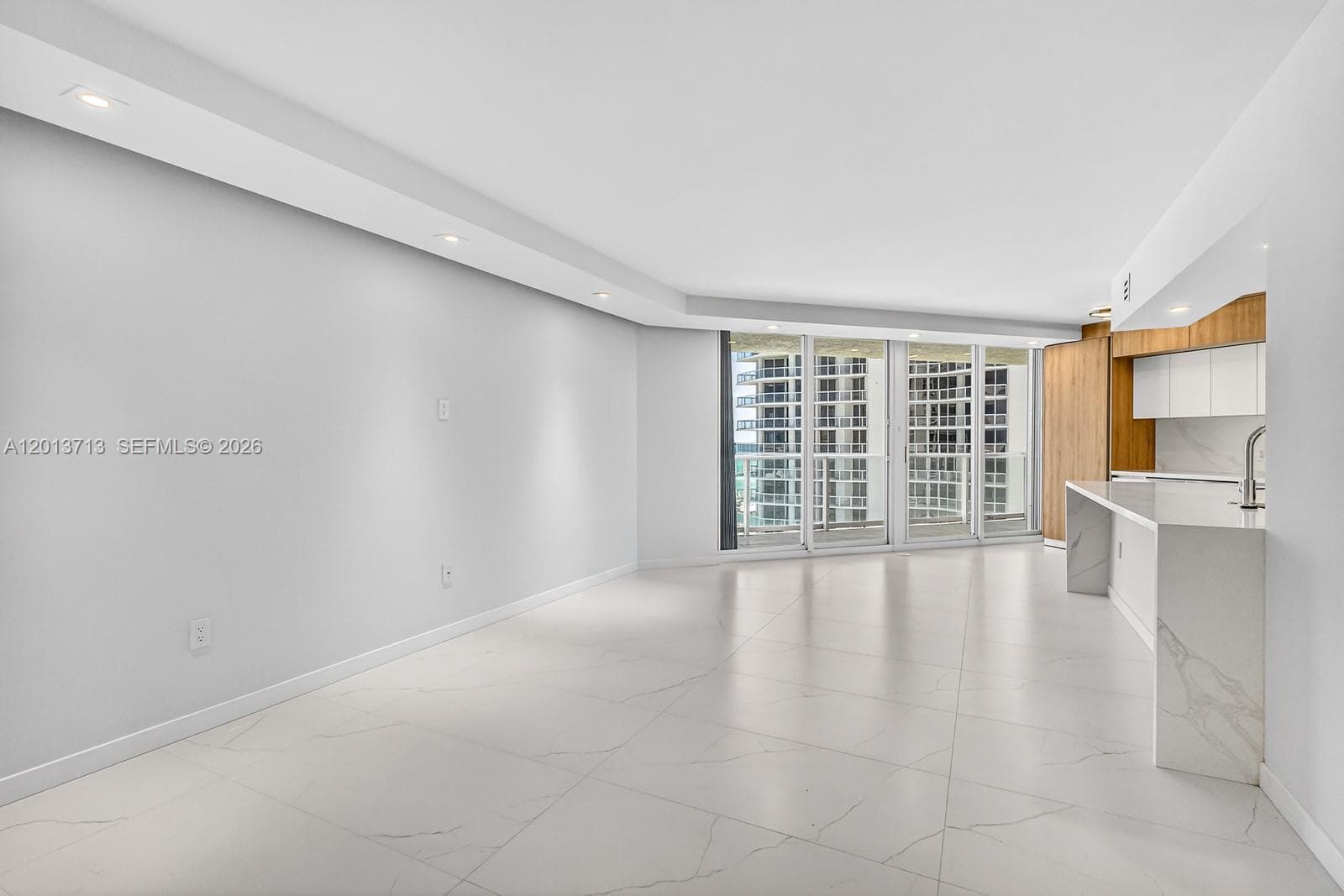 16445 Collins Ave 922 photo 8