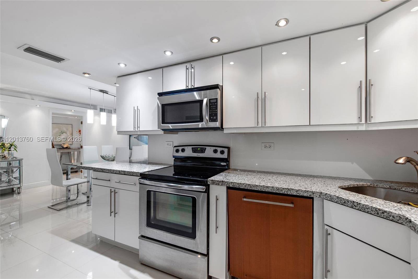 6039 Collins Ave PH7 photo 17