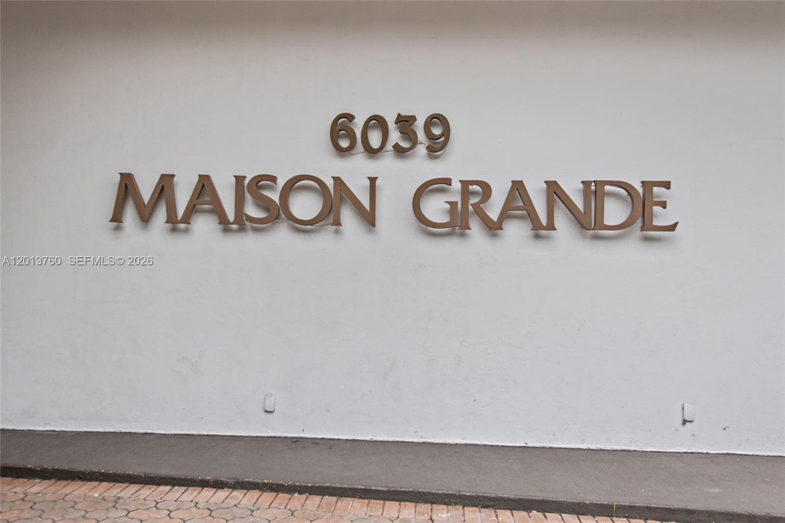 6039 Collins Ave PH7 photo 4