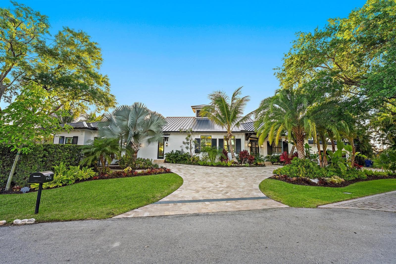 942 Pompano Drive photo 8