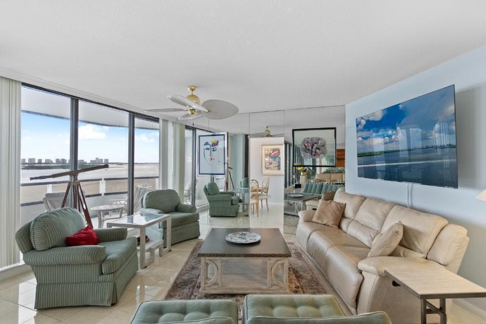 100 Lakeshore Drive 957 photo 6