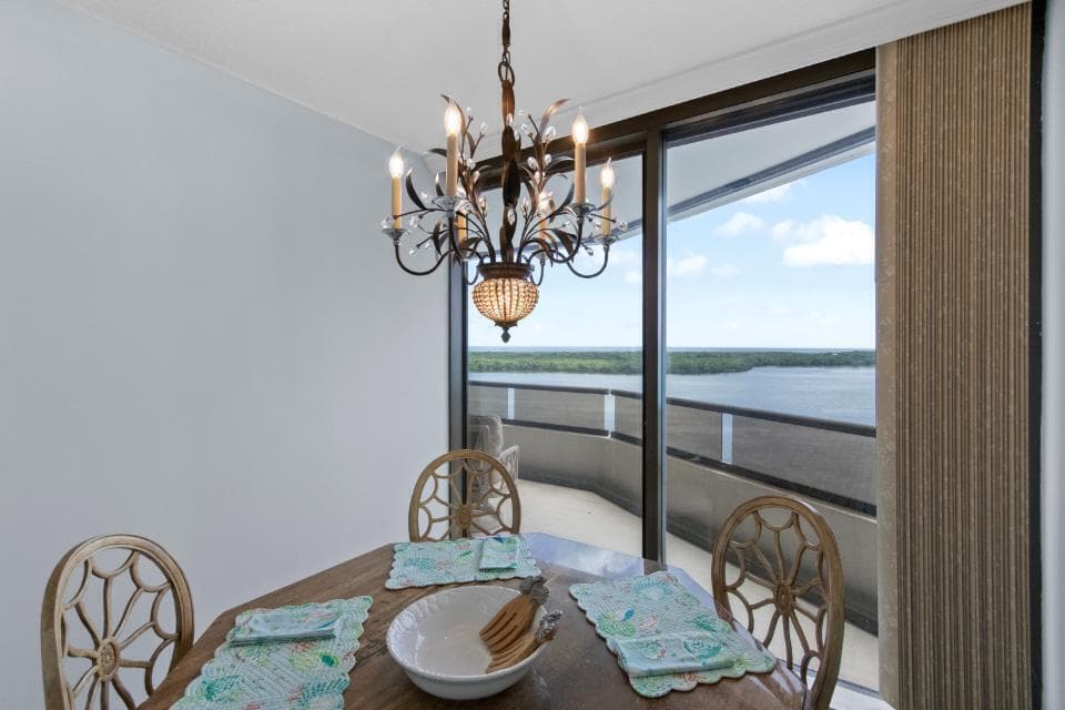 100 Lakeshore Drive 957 photo 17