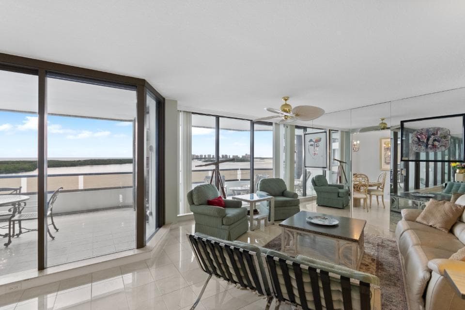 100 Lakeshore Drive 957 photo 12