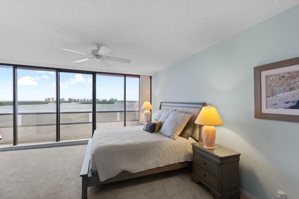 100 Lakeshore Drive 957 photo 22