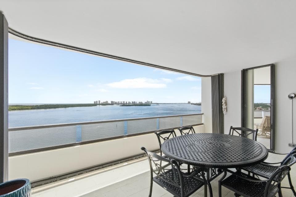 100 Lakeshore Drive 957 photo 7