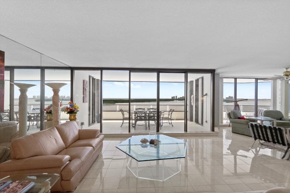 100 Lakeshore Drive 957 photo 5