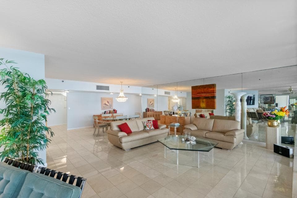 100 Lakeshore Drive 957 photo 9