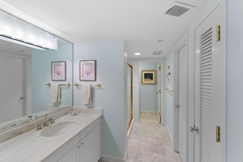 100 Lakeshore Drive 957 photo 24